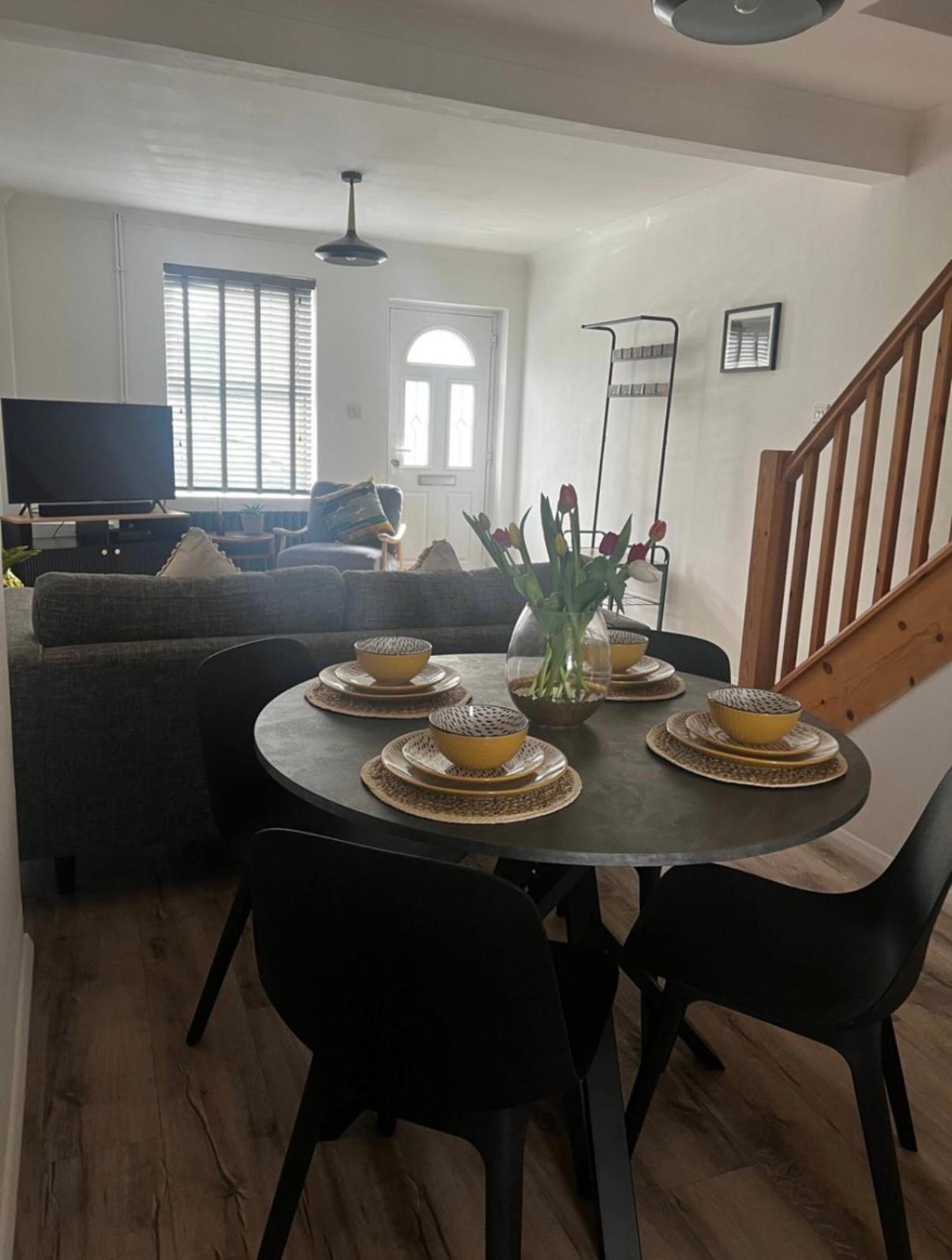 Modern 2 Bed House In Rainham, Kent - Central Location Rainham  Exteriör bild