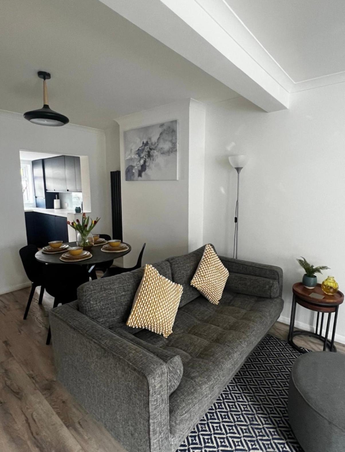 Modern 2 Bed House In Rainham, Kent - Central Location Rainham  Exteriör bild