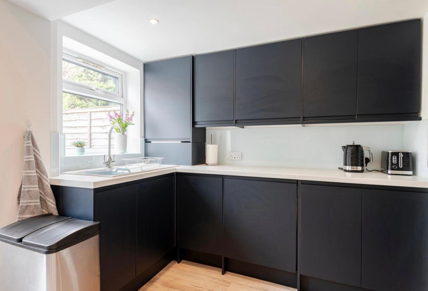 Modern 2 Bed House In Rainham, Kent - Central Location Rainham  Exteriör bild