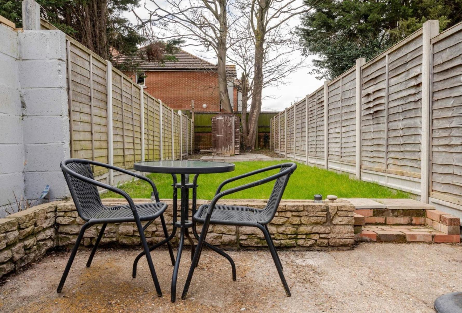 Modern 2 Bed House In Rainham, Kent - Central Location Rainham  Exteriör bild